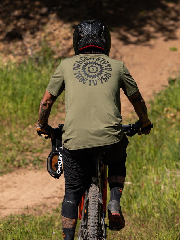 Z0ZR08652 Military Men Faulter Short Sleeve Shirt Volcom Clothing