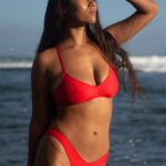 Z0ZR081073 Candy Apple Women Simply Solid V-Neck Bikini Top Volcom Clothing