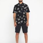 Z0ZR08156 Black Men Lazy Dazey Short Sleeve Shirt Volcom Clothing