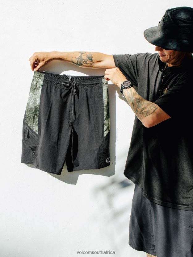 Z0ZR08266 Black Men Surf Vitals Balaram Stack Mod Trunks Volcom Clothing - Image 3
