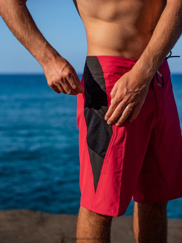 z0zr08277_red_men_surf_vitals_jack_robinson_mod_tech_trunks_volcom_clothing.jpg Z0ZR08277 Red Men Surf Vitals Jack Robinson Mod-Tech Trunks Volcom Clothing - Image 1