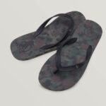 Z0ZR08591 Dark Camo Men Rocker 2 Solid Sandals Volcom Footwear