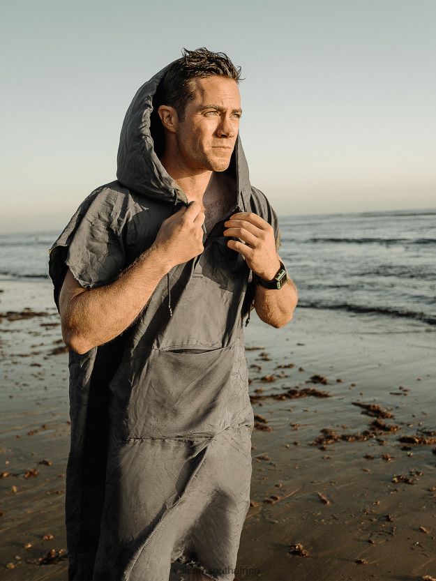 z0zr08664_grey_men_packable_beach_poncho_volcom_x_matador_surf.jpg Z0ZR08664 Grey Men Packable Beach Poncho Volcom x Matador Surf - Image 1